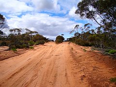 5841_Divided_road_at_the_crest
