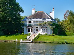 3637_Cottage_on_the_river