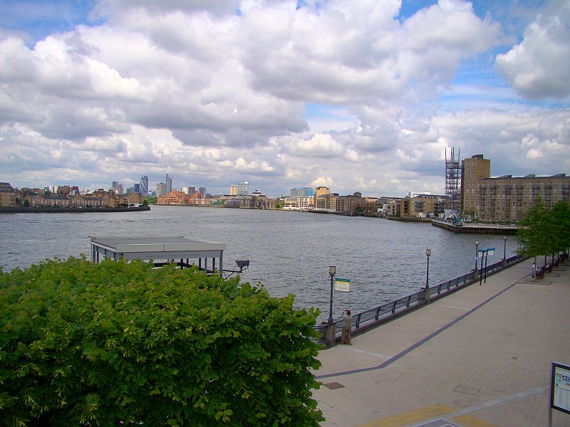 3972_The_Thames_from_Canary_Wharf_riverside.JPG