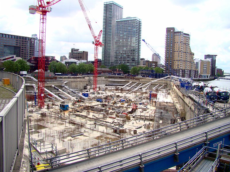 3975_Construction_continues_on_Canary_Wharf_development.JPG