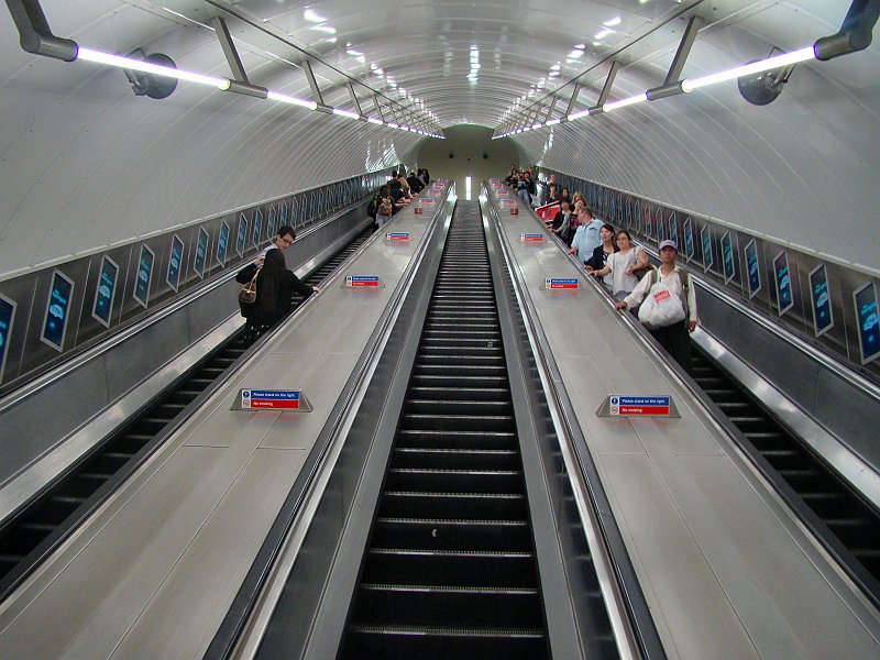 4021_Escalator_on_the_Underground.JPG