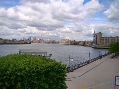 3972_The_Thames_from_Canary_Wharf_riverside