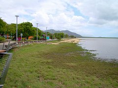 0889_Cairns_Esplanade_fairly_high_tide