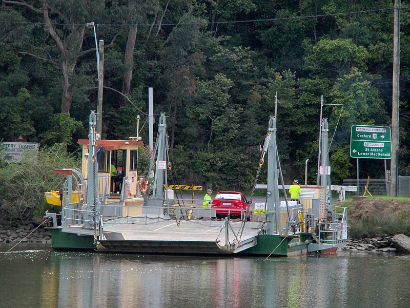 4445_Wisemans_Ferry_ferry.JPG