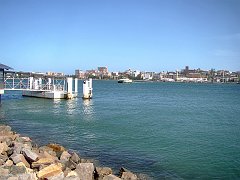 4464_Stockton_passenger_ferry_and_Newcastle