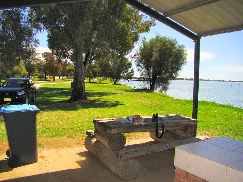5404_Lunch_spot_on_Lake_Boga.JPG