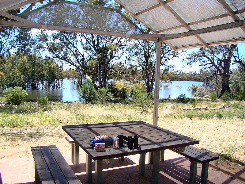 5574_Lunch_at_Lake_Hattah.JPG