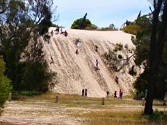 5729_Kids_sliding_at_Snowdrift