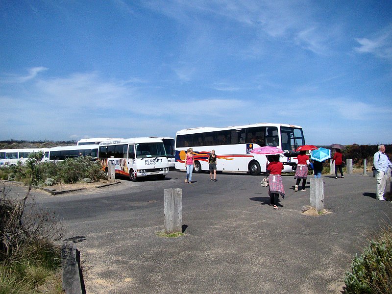 6640_Tour_busses_at_Loch_Ard_Gorge.JPG
