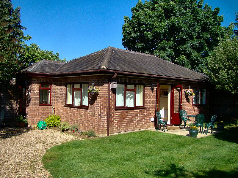 3588_My_Maidenhead_bungalow.JPG